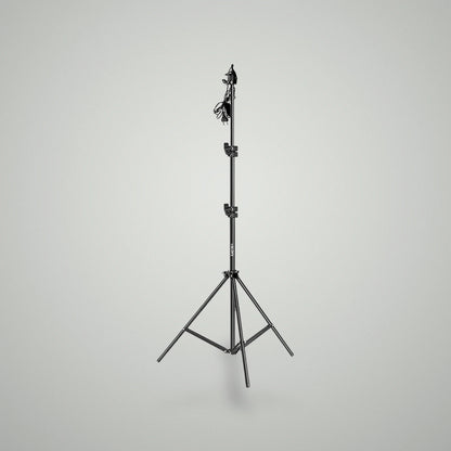 Full setup view of BLUK'S 50x70cm rectangular umbrella softbox with front white diffuser mounted on black metallic studio light stand