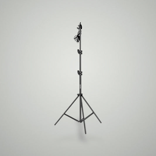 Full setup view of BLUK'S 50x70cm rectangular umbrella softbox with front white diffuser mounted on black metallic studio light stand
