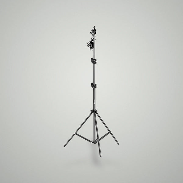 Full setup view of BLUK'S 50x70cm rectangular umbrella softbox with front white diffuser mounted on black metallic studio light stand