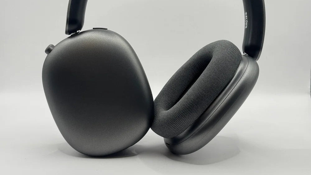 BLUK'S WAVEONIC BX-84 noise reduction wireless headphones standing at an angle on a white background