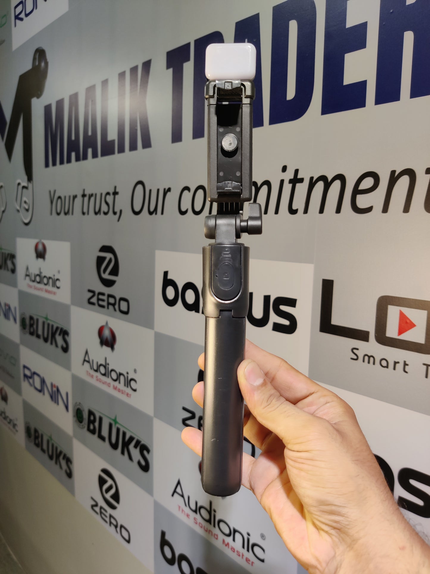 R1S Selfie Stick – 3 in 1 Bluetooth Tripod & Remote Stand