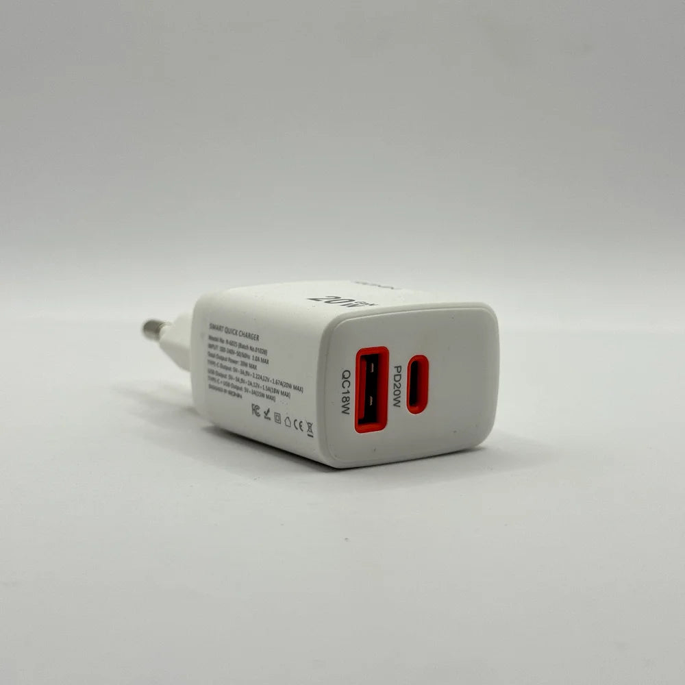 Close up view of Ronin R-6025 Catalyst dual charging ports featuring PD 20W Type-C and QC 18W USB-A