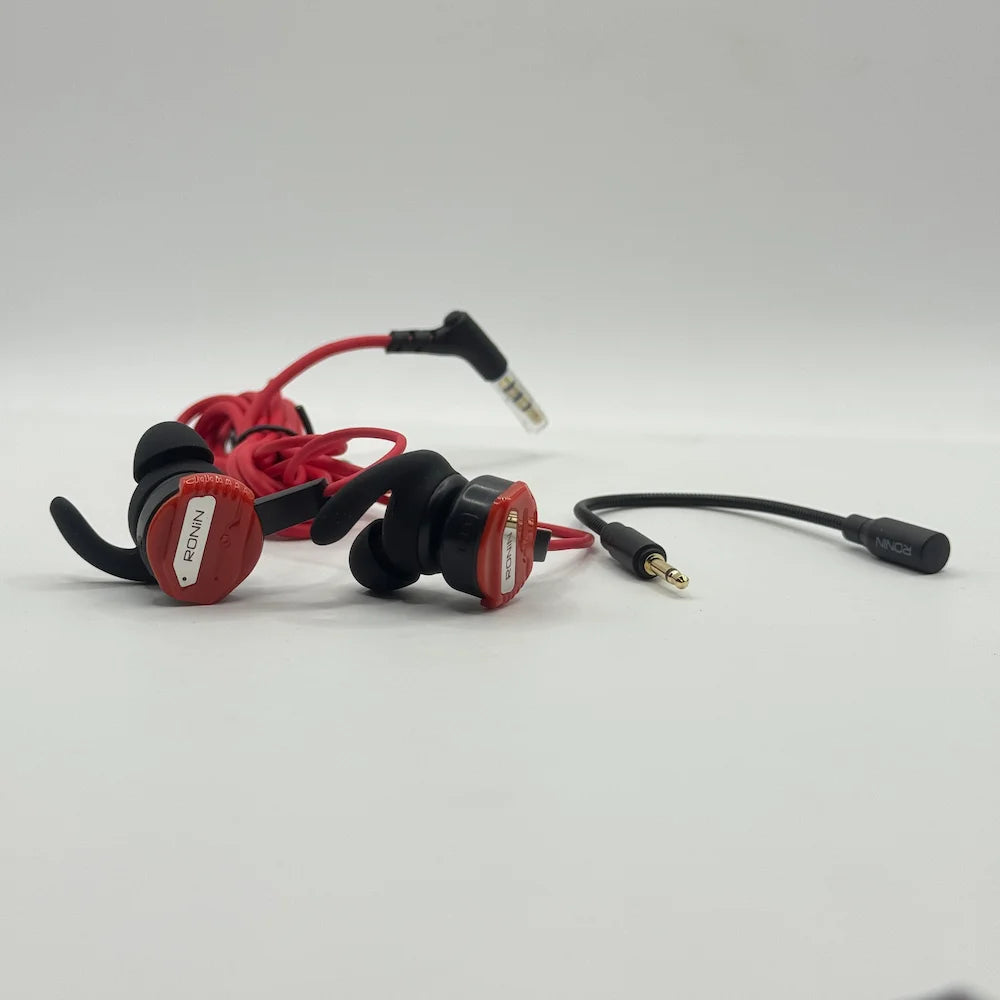 Ronin R-860 Chaos gaming earbuds positioned beside detachable boom microphone