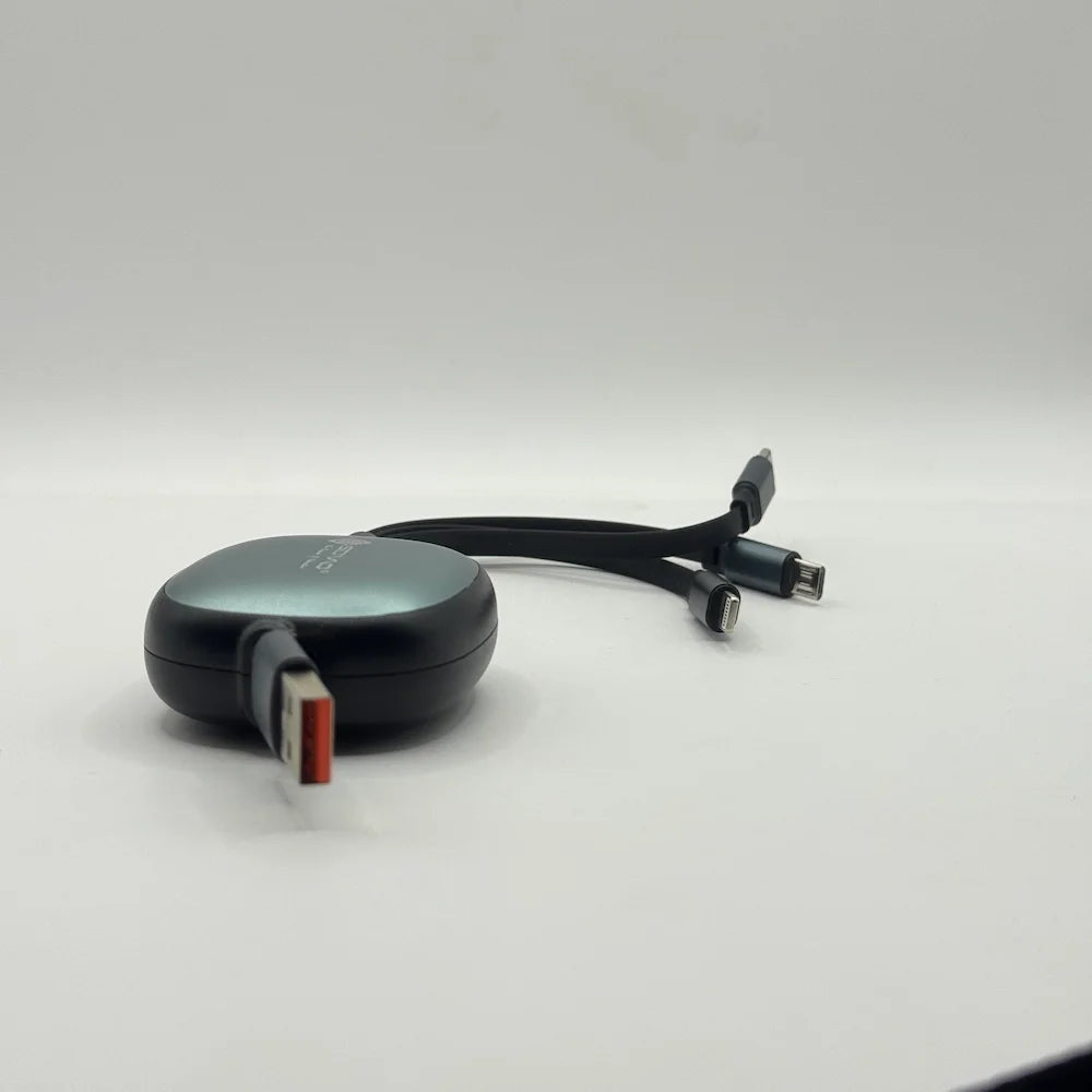 Perspective view of SOVO SG-118 USB connector and metallic retractable storage casing